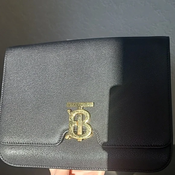 Authentic Burberry - Picture 3 of 17